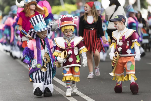 TENERIFE, 28 FEBRUARIE: Personaje și grupuri în carnaval — Fotografie, imagine de stoc