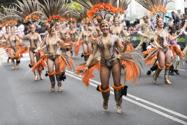 Tenerife, 28 februari: Tekens en groepen in het carnaval — Stockfoto