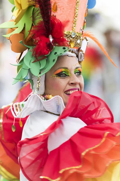 TENERIFE, FEVEREIRO 28: Personagens e grupos no carnaval — Fotografia de Stock