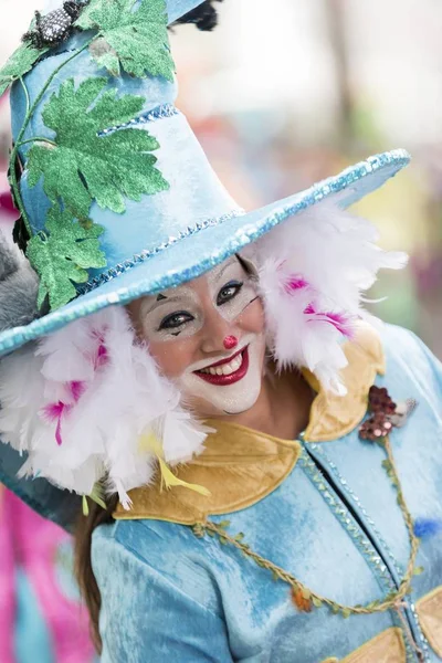 TENERIFE, FEVEREIRO 28: Personagens e grupos no carnaval — Fotografia de Stock