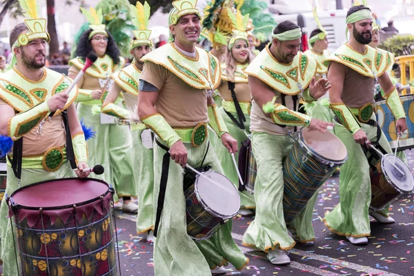 TENERIFE, FEVEREIRO 28: Personagens e grupos no carnaval — Fotografia de Stock