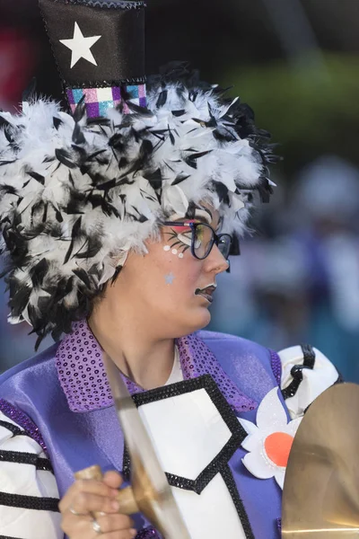 TENERIFE, FEVEREIRO 28: Personagens e grupos no carnaval — Fotografia de Stock