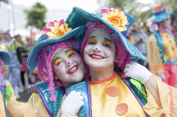 TENERIFE, 28 DE FEBRERO: Personajes y grupos del carnaval — Foto de Stock