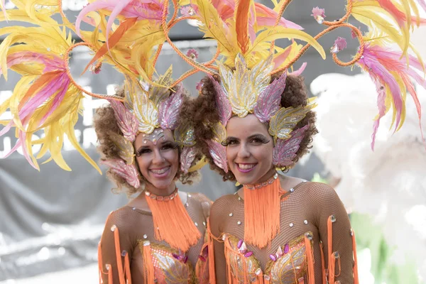 TENERIFE, 05 DE MARZO: Personajes y grupos en el carnaval —  Fotos de Stock