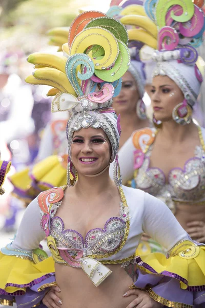 TENERIFE, 05 DE MARZO: Personajes y grupos en el carnaval — Foto de Stock