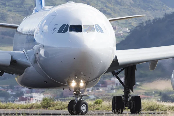 TENERIFE 6 DE MAYO: Avión para despegar. 6 de mayo de 2017, Tenerife (Islas Canarias) España — Foto de Stock