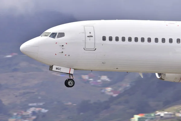 TENERIFE JULHO 09: Aterragem de avião, 09 de julho de 2017, Tenerife — Fotografia de Stock