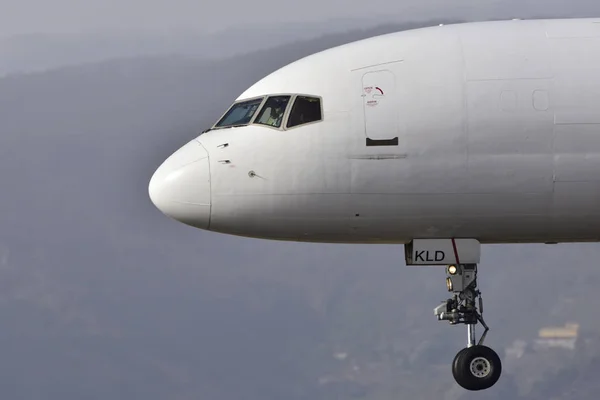 TENERIFE JULHO 18: Aterragem de avião, 18 de julho de 2017, Tenerife (Canário — Fotografia de Stock