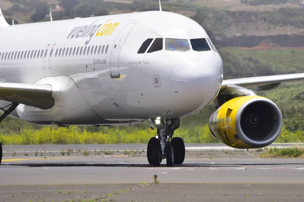 TENERIFE JULHO 27: Aterragem de avião, 27 de julho de 2017, Tenerife (Canário — Fotografia de Stock