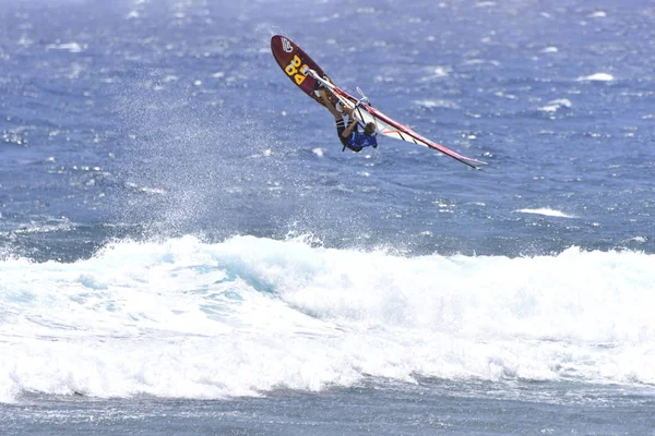 11 sierpnia Tenerife: Pwa Surfing, Teneryfa 11 sierpnia 2017 r. — Zdjęcie stockowe