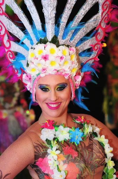 TENERIFE, FEBRUARY 10: Characters and Groups in The Carnival — Stock Photo, Image