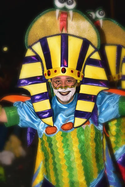 TENERIFE, FEVEREIRO 10: Personagens e Grupos no Carnaval — Fotografia de Stock