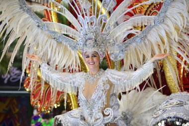 Tenerife, 13 Şubat: Karakter ve karnaval gruplarında.