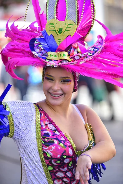 TENERIFE, 13 FEBRUARIE: Personaje și grupuri în Carnaval . — Fotografie, imagine de stoc