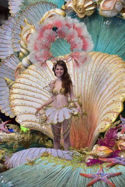 Tenerife, 13 Şubat, karakterler ve karnaval gruplarında.