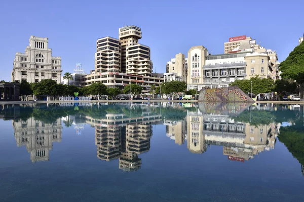 TENERIFE 19 DE ABRIL: Praça da Espanha no centro de Santa Cruz c — Fotografia de Stock