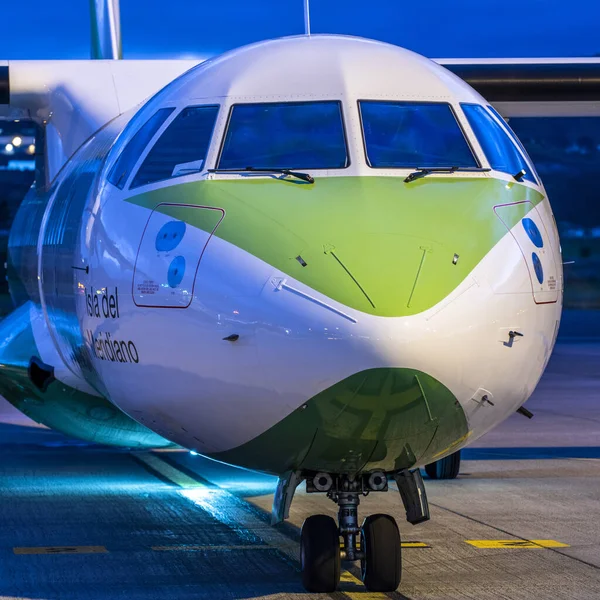 Tenerife Spain Dec 2019 Avião Turboélice Preparando Para Iniciar Voo — Fotografia de Stock