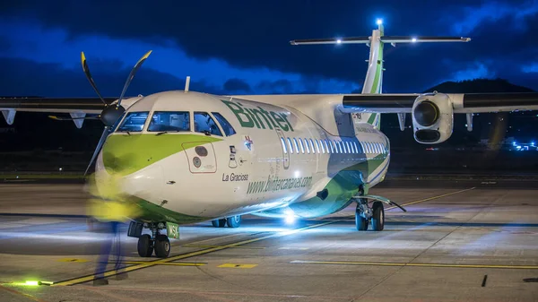 Tenerife Spain Dec 2019 Турбовинтовой Самолет Готовится Запуску Ночное Время Стоковая Картинка
