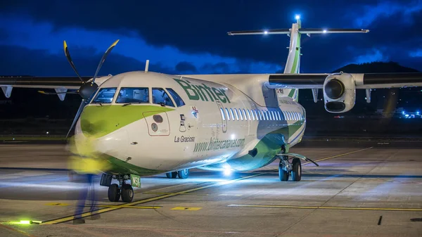 Tenerife Spain Dec 2019 Avion Turbopropulseurs Prépare Décoller Nuit Déc Image En Vente