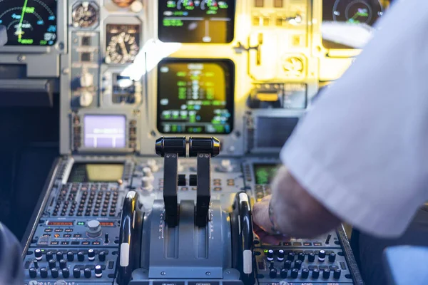 Cockpit Avion Passagers Vue Depuis Poste Pilotage Pendant Vol Aéronef — Photo