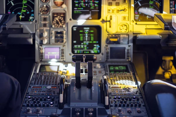 Cockpit Avião Passageiros Vista Cockpit Durante Voo Uma Aeronave Passageiros — Fotografia de Stock