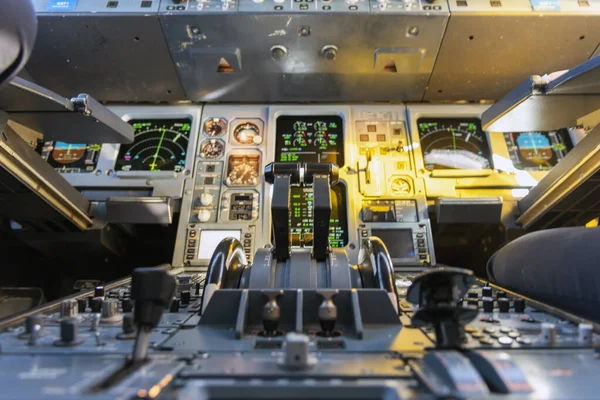 Cabina Pilotaggio Aereo Passeggeri Vista Dall Abitacolo Durante Volo Aeromobile — Foto Stock