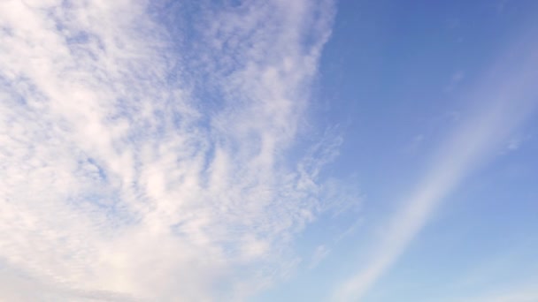 Ciel Bleu Une Belle Masse Nuageuse Blanche Avec Espace Copie — Video