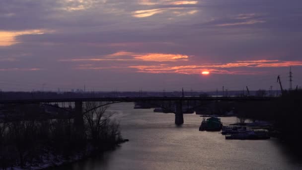 Abendlicher Sonnenuntergang Zusammenfluss Der Beiden Großen Flüsse Spätherbst — Stockvideo