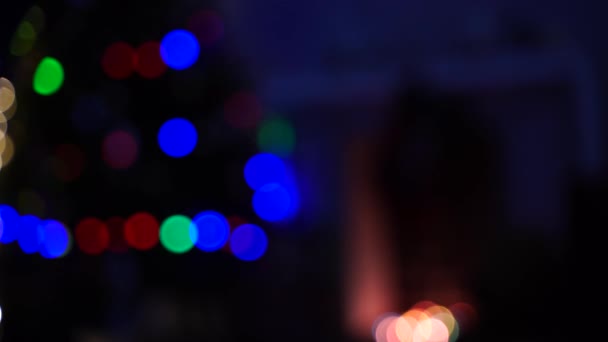 Weihnachtsstimmung Weihnachtsbaum Frohe Feiertage Weihnachtsgeschenkschachtel Verschwommener Hintergrund Bokeh — Stockvideo