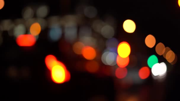 Büyük Bir Şehirde Gece Yollarda Bulanık Bokeh Trafiği — Stok video