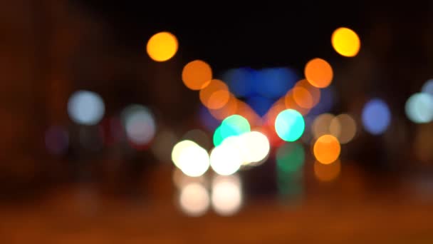 在一个大城市里 夜深了 道路上的交通阻塞模糊了 12月晚上 — 图库视频影像