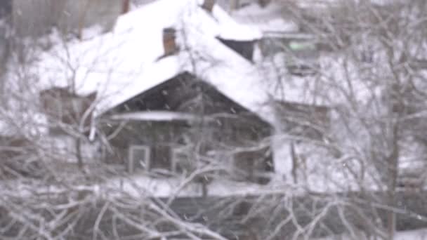 Luxe Huis Tijdens Zware Sneeuwval Sneeuwmassa Het Dak Winter Feestelijke — Stockvideo