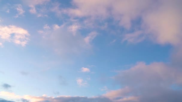 Mooie Avond Blauwe Hemel Bij Zonsondergang Met Vlammend Helder Licht — Stockvideo