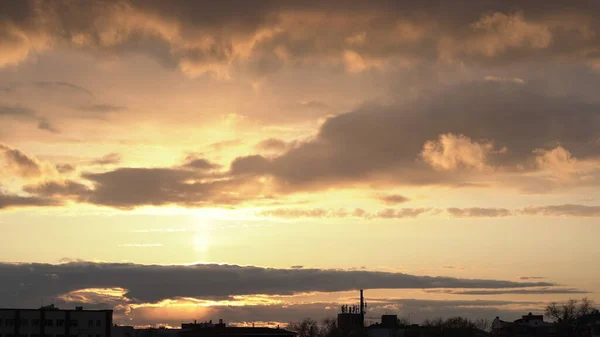 Hermoso Cielo Azul Noche Atardecer Con Llameantes Nubes Luz Brillante — Foto de Stock