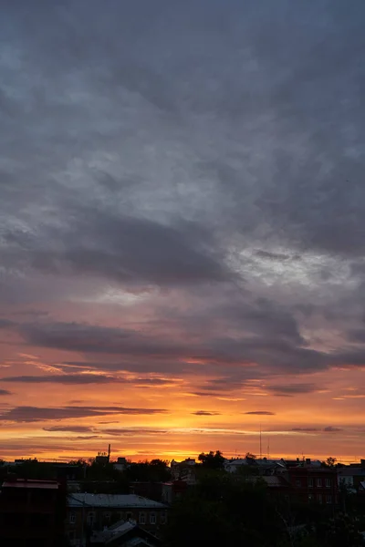 Een Prachtige Avond Blauwe Hemel Bij Zonsondergang Met Vlammende Heldere — Stockfoto
