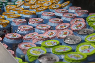 Buzlu soda piyasada renkli kutular