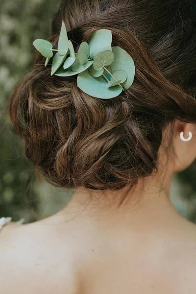 Gelinin saç yeşil yapraklar