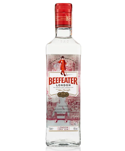 Φιάλη από dry gin befeater london σε λευκό φόντο — Φωτογραφία Αρχείου