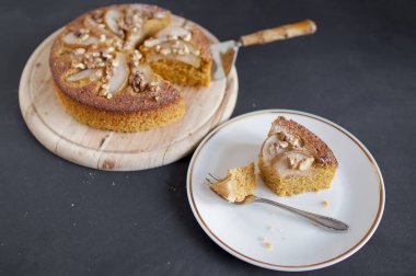 Polenta Kek ile armut ve ceviz