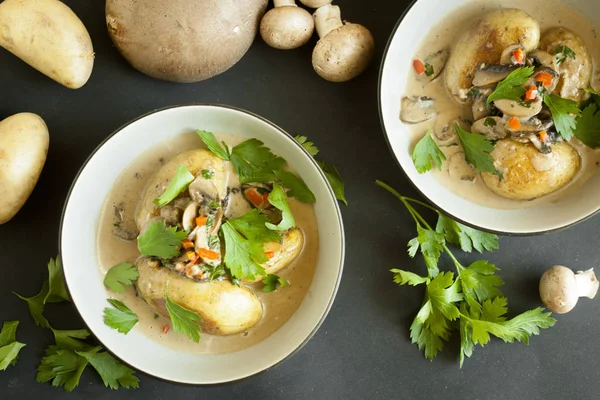 Ofenkartoffeln in Sahnesoße — Stockfoto