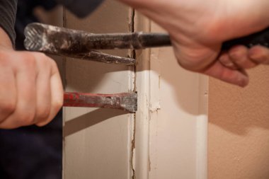 Düz yenileme, master mason bir sivri uç o çekiçle ile