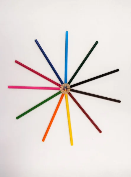 Cercle de crayons ou de crayons colorés — Photo