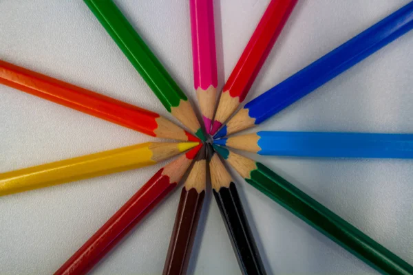 Cercle de crayons ou de crayons colorés — Photo