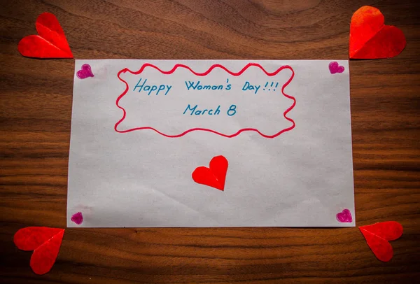 8 mars Message de la Journée de la femme avec petits coeurs en papier faits à la main — Photo