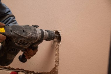 Düz yenileme, eski Elektrik Tesisatı, imple değiştirme