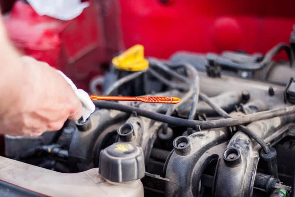 Hood için otomobilin yükseltilmiş ana algılar bir başarısızlık, — Stok fotoğraf