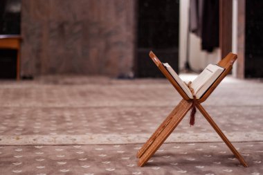 Ölüm Kıyamet Cehennem-kutsal kitap Müslüman, bir stand tespih ile açık bir kitap