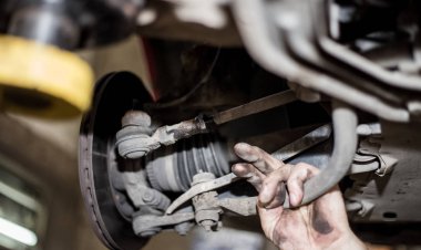 Araba Fren diski bir anlamı yok, mekanik denetler olmadığını görmek için canım