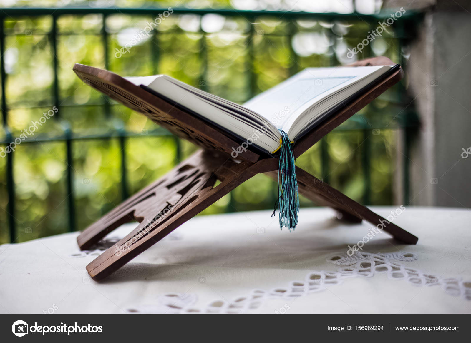 Quran-holy book of Muslims, an open book on a stand with rosary — Stock ...