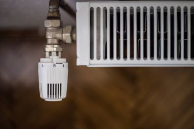 Radyatör, Isıtma katı yakıt, Radyatör Vanası açık 